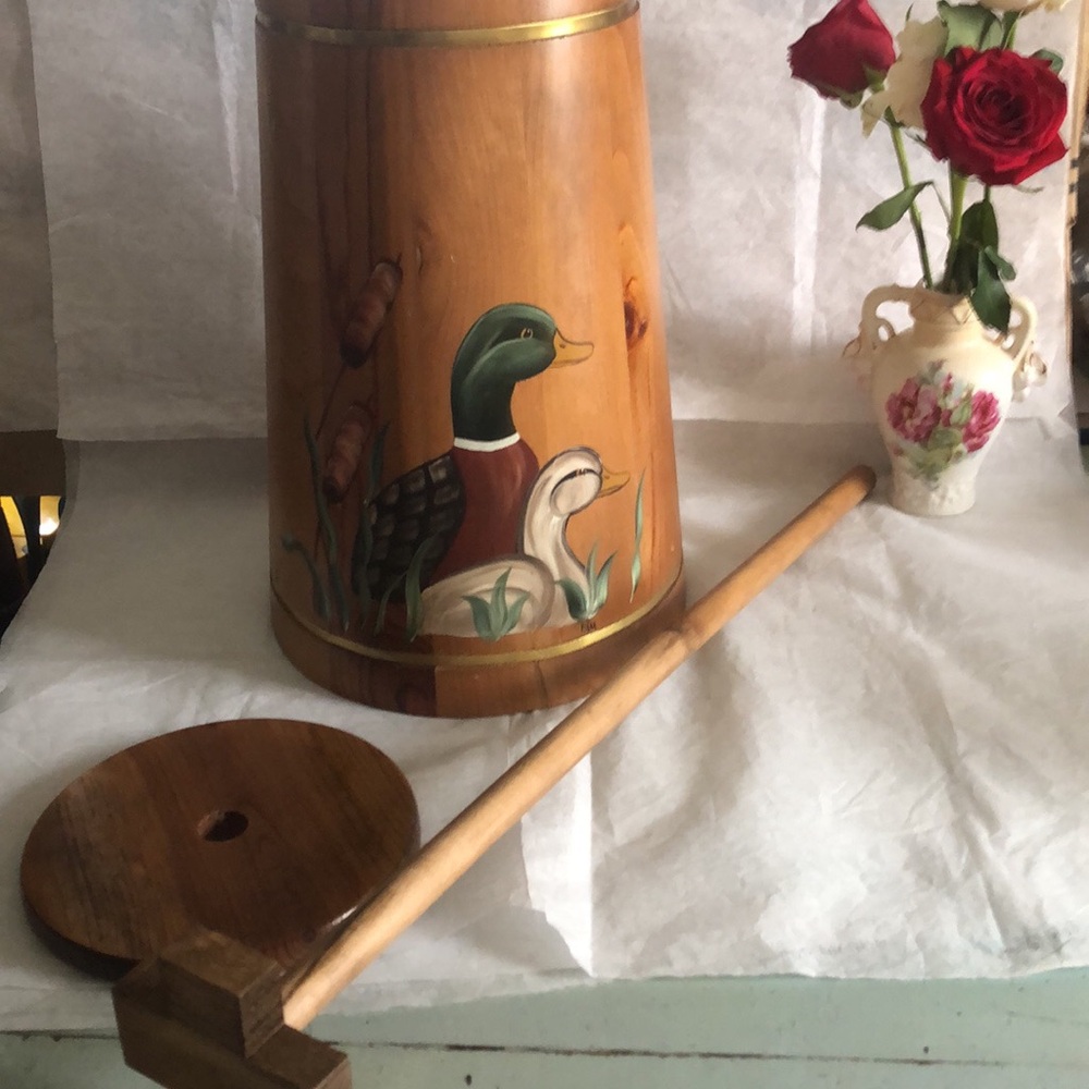 Vintage wooden butter churn with duck painting , so lovely farm kitchen decor 💜